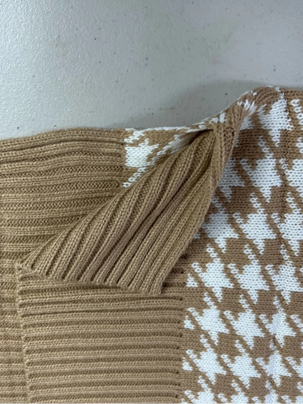 Women's Oversized Houndstooth V-Neck Sweater Vest - Camel/White - Picture 8 of 10